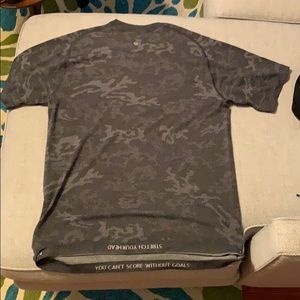 Lululemon men’s Med metal tech t shirt